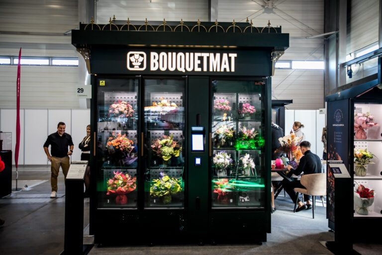 CITY SERIES – Flower vending machines that blend into the rhythm of the city